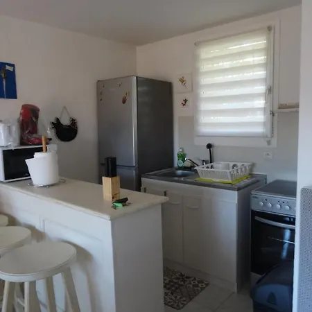 Апартаменты Appartement Hyeres, 2 Pieces, 4 Personnes - Fr-1-335-154 *